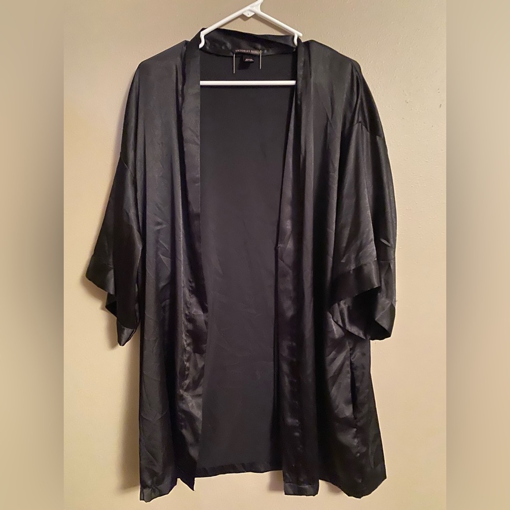 Back satin robe
